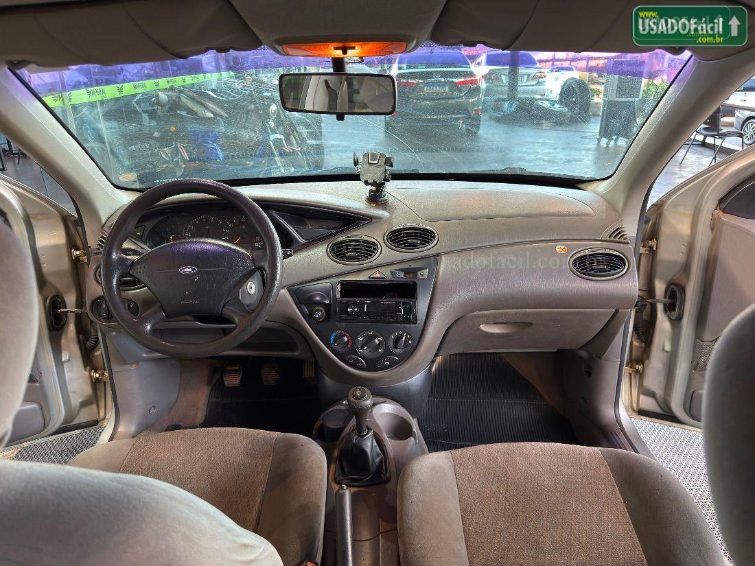 FORD Focus Hatch 1.8 16V 5P 2000/2001 — foto 6 de 12