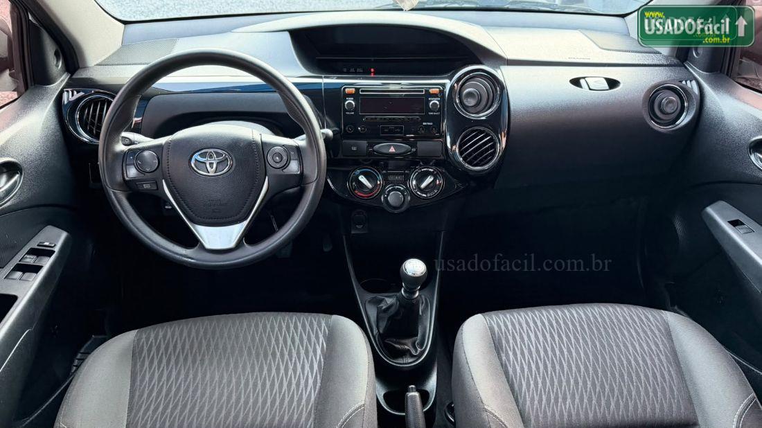TOYOTA Etios Hatch XS 1.5 Mecânico Flex 2017/2018 — foto 9 de 15