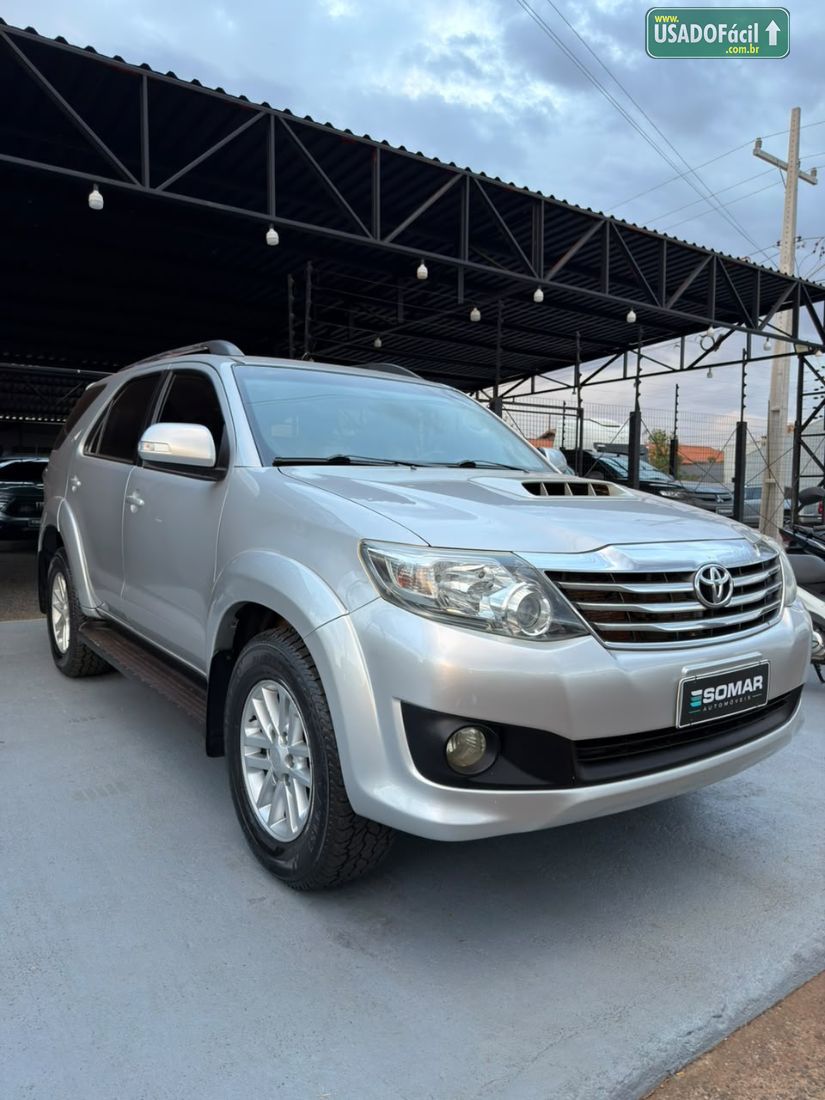 Toyota Hilux SW4 SRV D4-D 3.0 4x4 TDI Automático Diesel 2013/2013 — foto 2 de 10