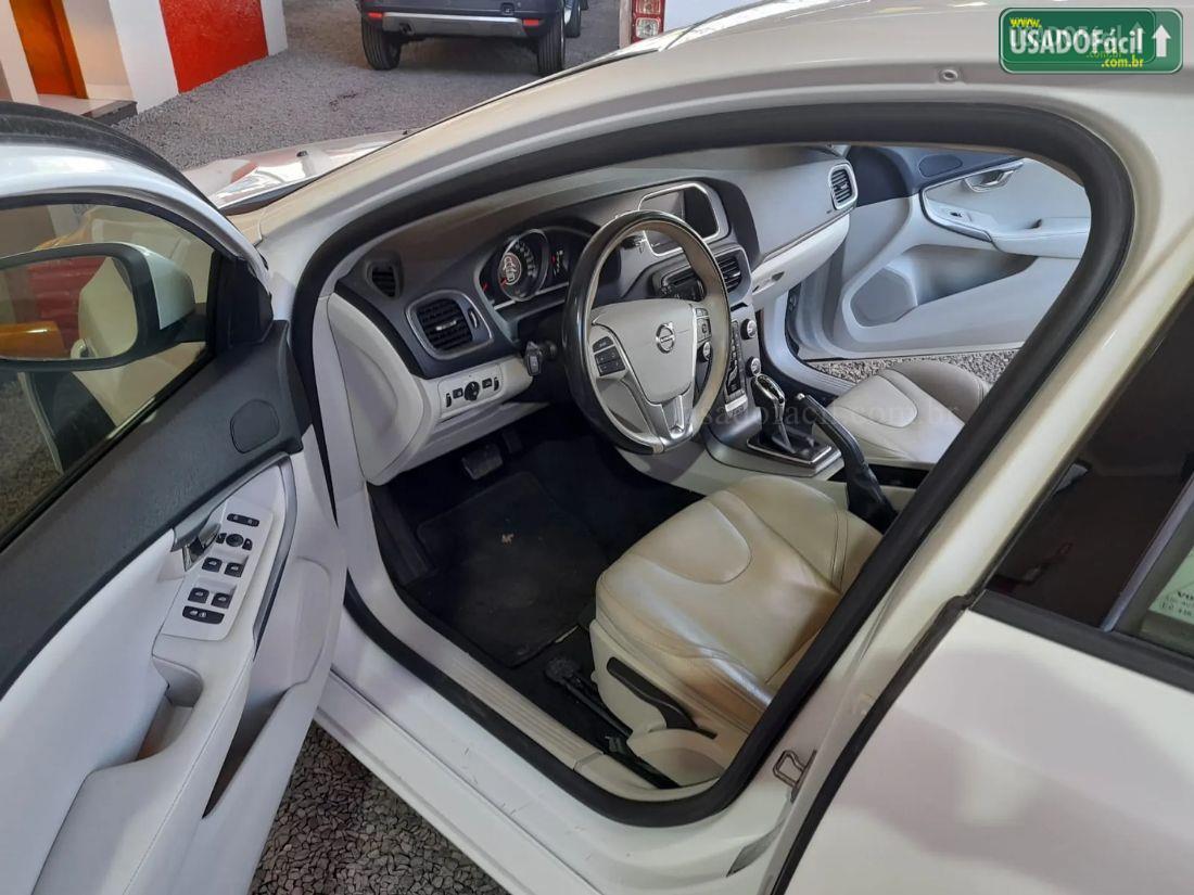 VOLVO V40 T-4 KINETIC 2.0 Automático 2018/2018 — foto 10 de 13