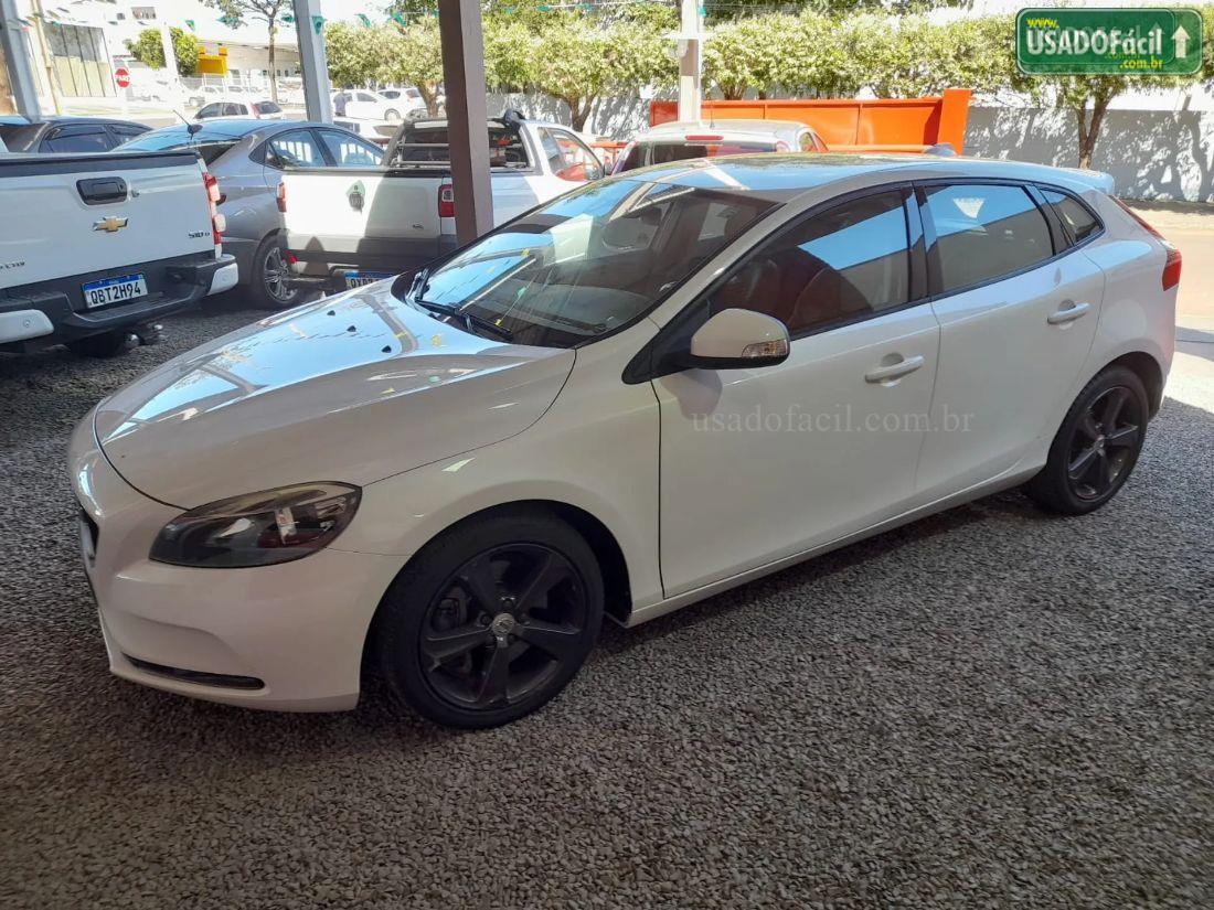 VOLVO V40 T-4 KINETIC 2.0 Automático 2018/2018 — foto 2 de 13