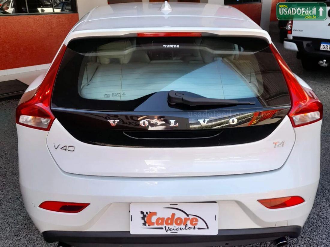 VOLVO V40 T-4 KINETIC 2.0 Automático 2018/2018 — foto 6 de 13