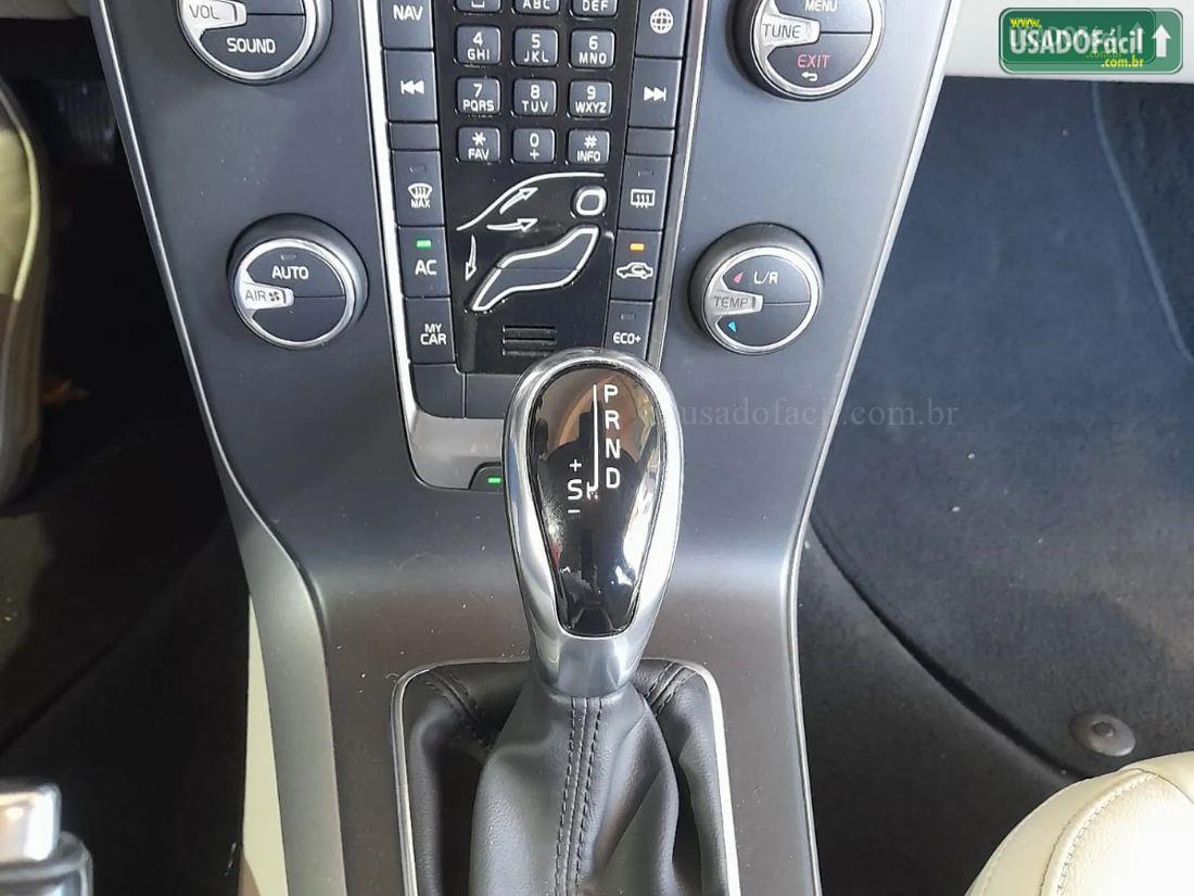 VOLVO V40 T-4 KINETIC 2.0 Automático 2018/2018 — foto 8 de 13