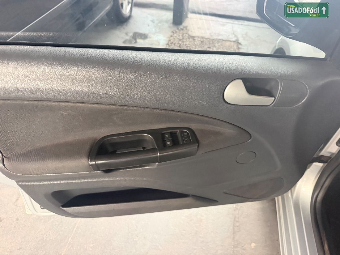 Volkswagen Voyage City 1.6 Mi Total Flex 2014/2014 — foto 6 de 8