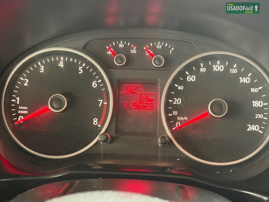 Volkswagen Voyage City 1.6 Mi Total Flex 2014/2014 — foto 8 de 8