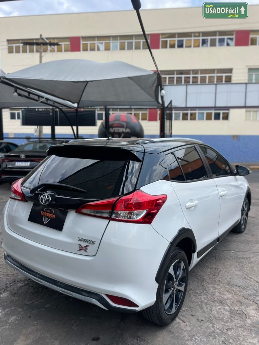 Toyota Yaris Hatch X-Way Connect 1.5 Automático Flex 2021/2022 — foto 6 de 15
