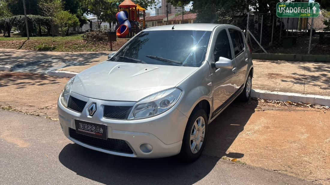 Renault Sandero Authentique 1.0 Hi-Flex 5P 2010/2010 — foto 2 de 9