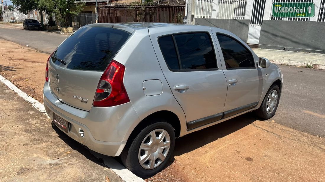 Renault Sandero Authentique 1.0 Hi-Flex 5P 2010/2010 — foto 4 de 9