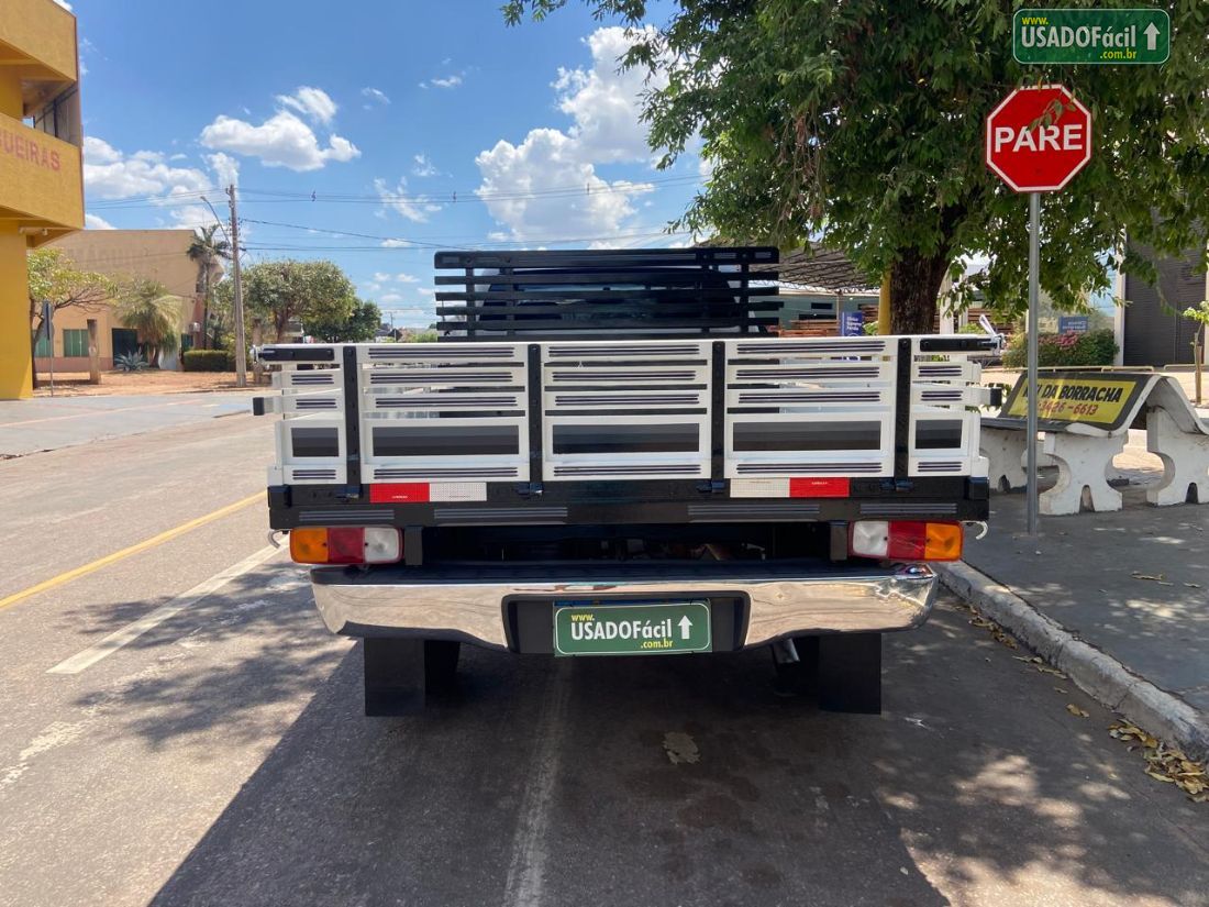 Toyota Hilux CS D4-D 3.0 4x4 TDI Mecânico Diesel 2015/2015 — foto 8 de 12