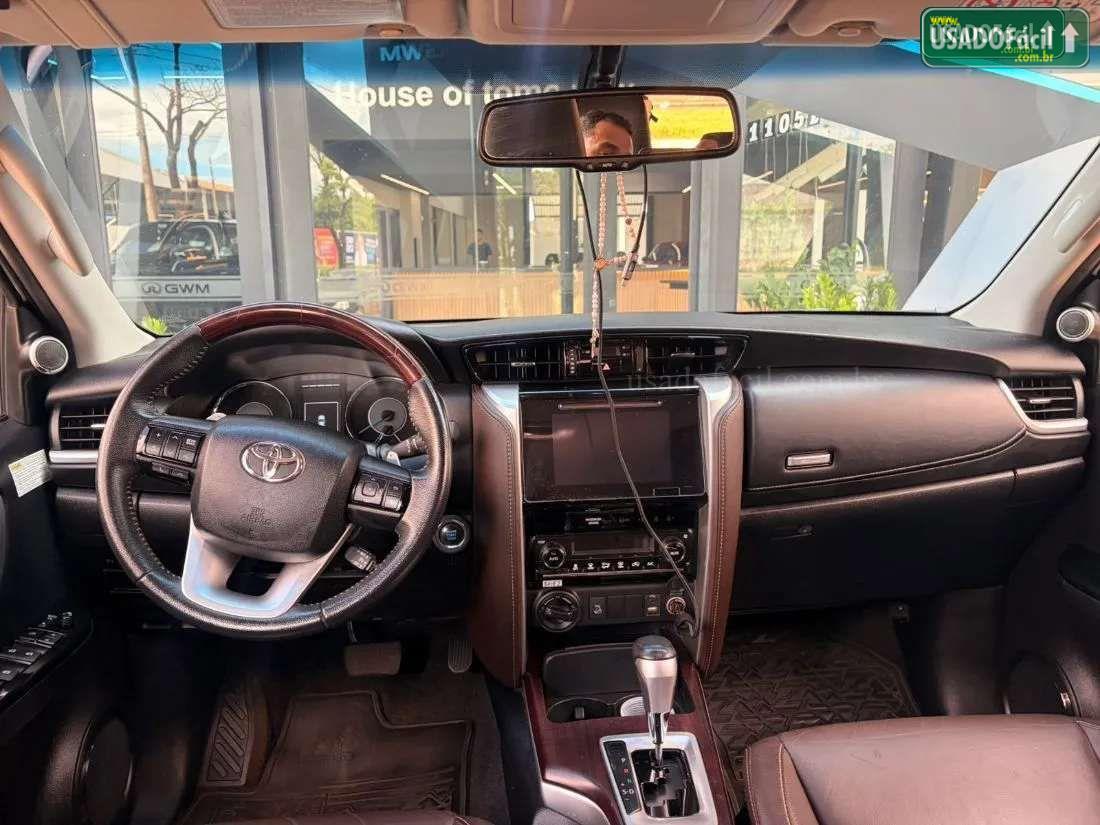 TOYOTA Hilux SRX CD 2.8 4x4 TDI Automático Diesel 2019/2019 — foto 6 de 8