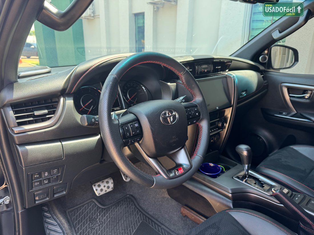 Toyota Hilux SW4 GRS 2.8 4x4 Turbo Automático 7 lugares 2023/2024 — foto 14 de 30