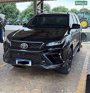 TOYOTA Hilux SW4 GRS 2.8 4x4 Turbo Automático 7 lugares
