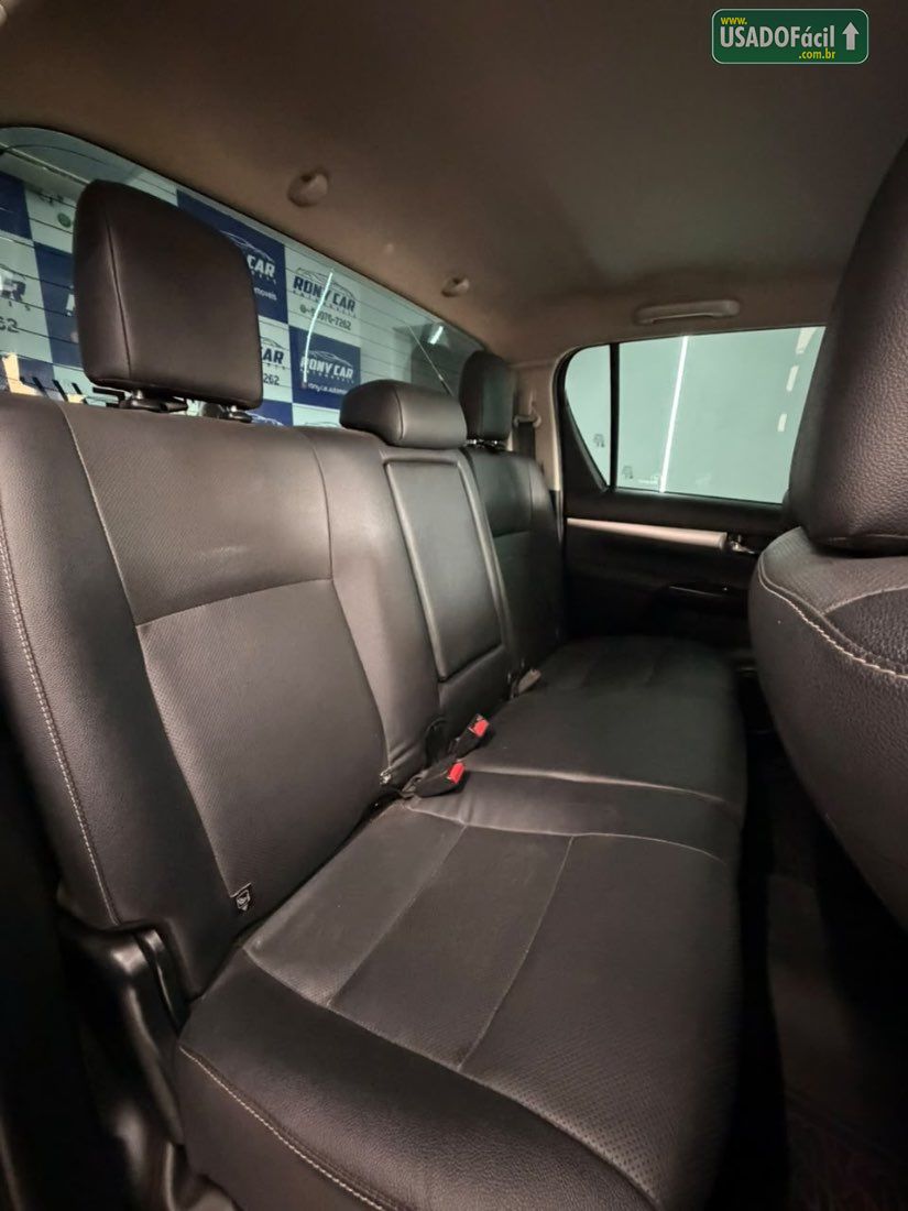 Toyota Hilux SRX Plus CD 2.8 4x4 TDI Automático Diesel 2023/2024 — foto 14 de 18