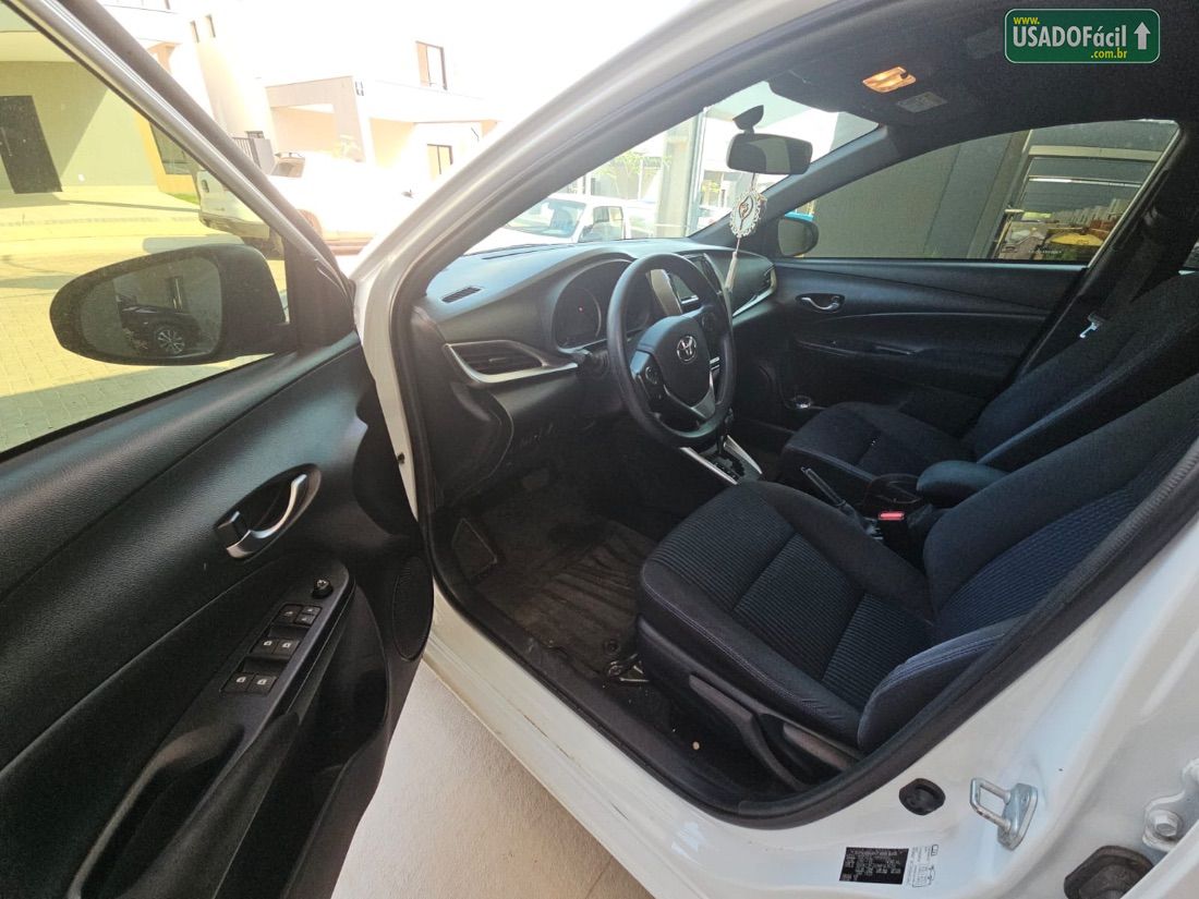 TOYOTA Yaris Hatch XL Live 1.3 Automático Flex 2021/2022 — foto 7 de 8