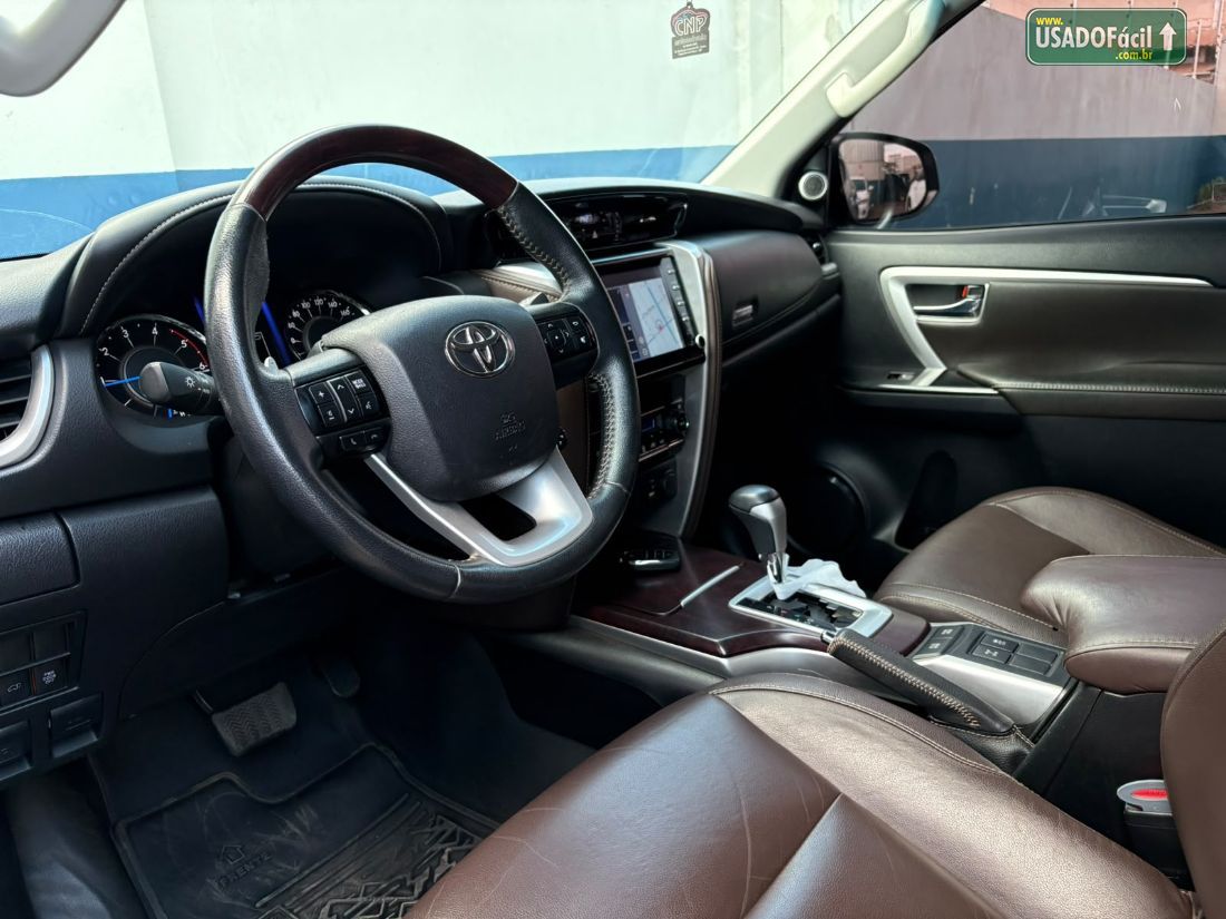 Toyota Hilux SW4 SRX 2.8 4x4 TDI Automático Diesel 2019/2020 — foto 9 de 16