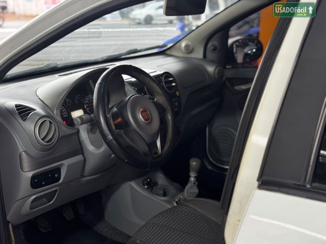 Fiat Palio Attractive 1.0 EVO Fire Flex 5P 2013/2014 — foto 13 de 15