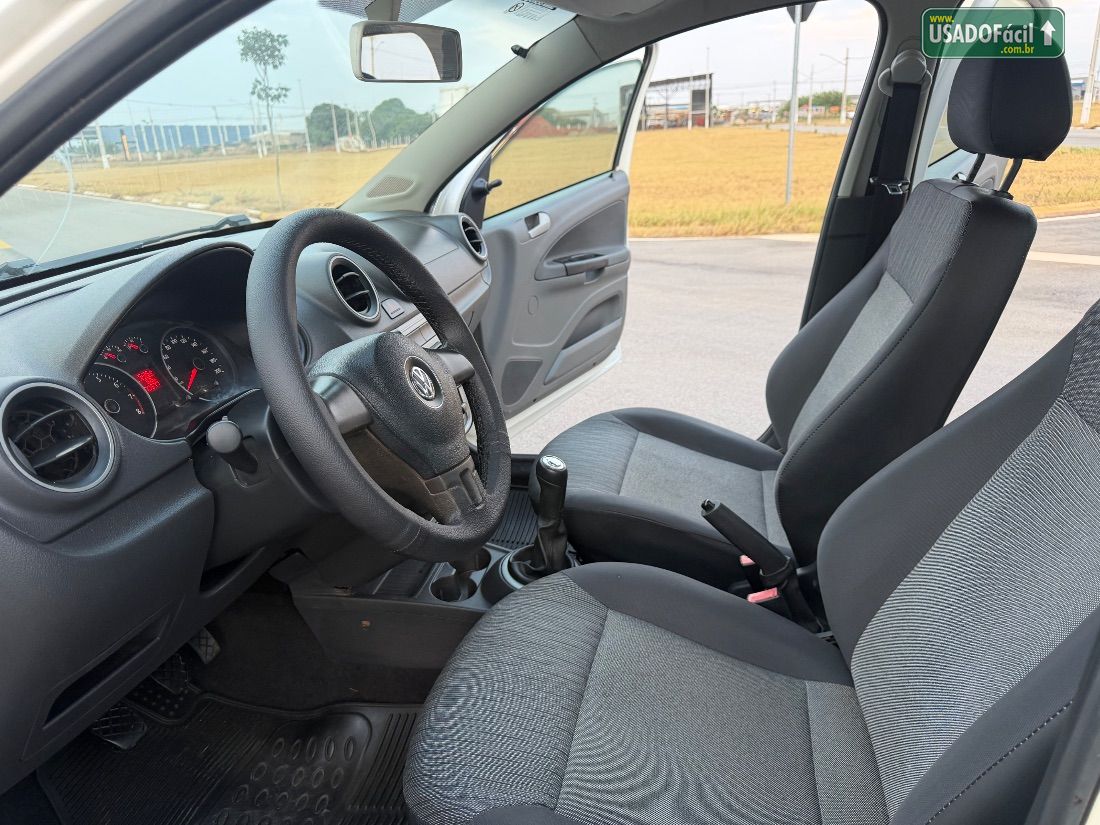 Volkswagen Voyage City 1.0 Mi Total Flex 2013/2014 — foto 5 de 10