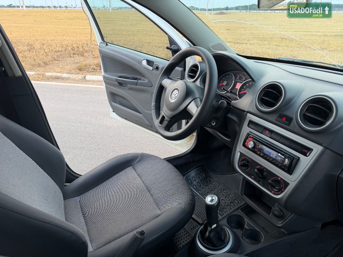 Volkswagen Voyage City 1.0 Mi Total Flex 2013/2014 — foto 7 de 10