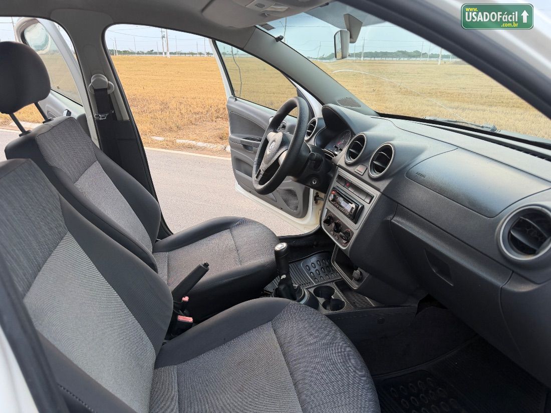 Volkswagen Voyage City 1.0 Mi Total Flex 2013/2014 — foto 8 de 10