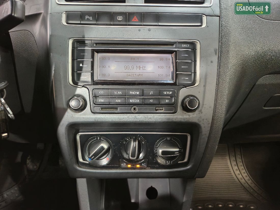 Volkswagen Fox Comfortline 1.0 4P Flex 2014/2015 — foto 13 de 21