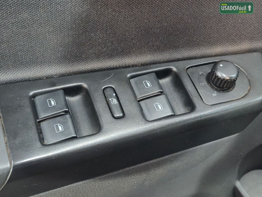 Volkswagen Fox Comfortline 1.0 4P Flex 2014/2015 — foto 20 de 21