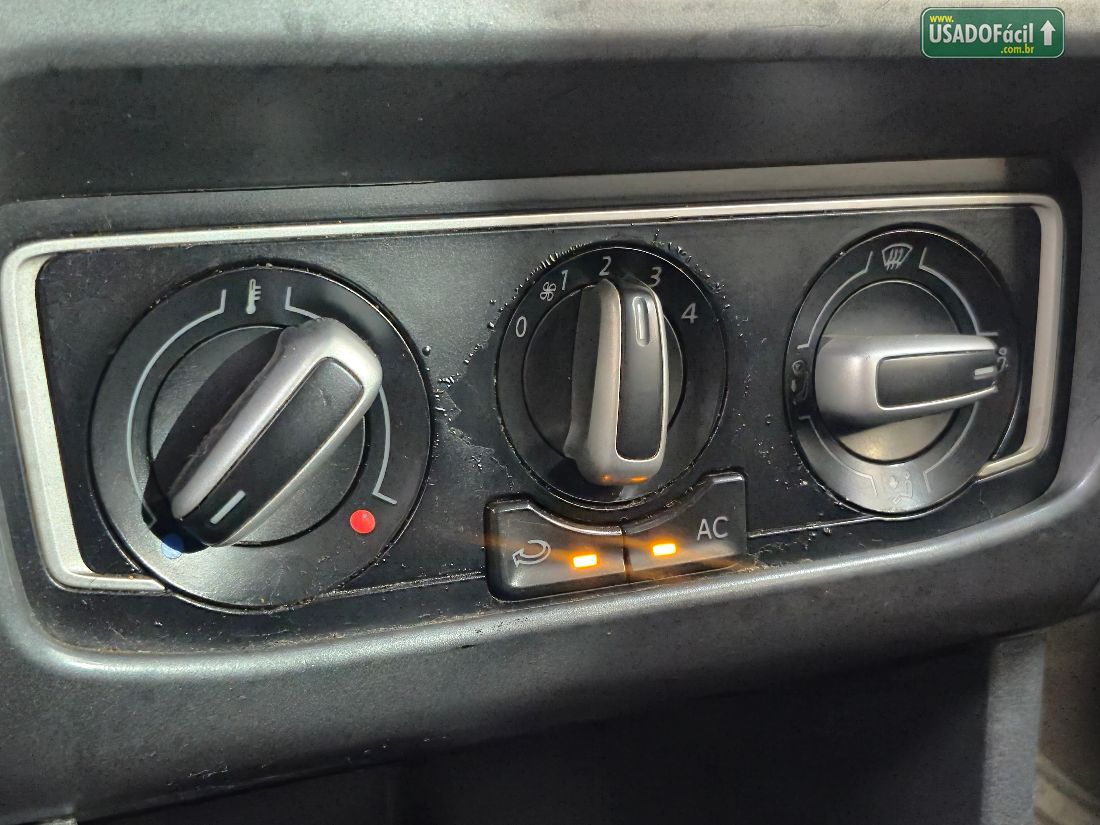 Volkswagen Fox Comfortline 1.0 4P Flex 2014/2015 — foto 21 de 21