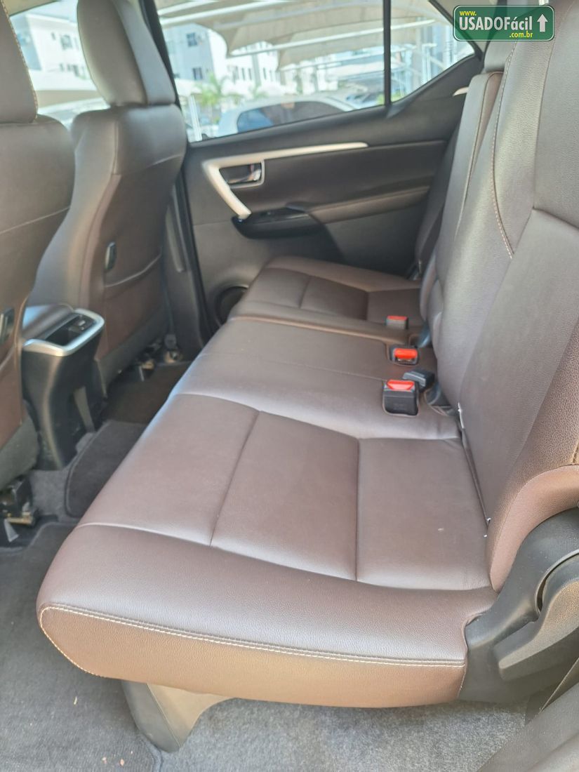 Toyota Hilux SW4 SRX 2.8 4x4 TDI Automático Diesel 2018/2019 — foto 4 de 7