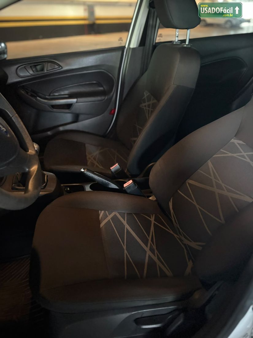 Ford Fiesta Hatch 1.5 Mecânico 5P Flex 2015/2016 — foto 13 de 14
