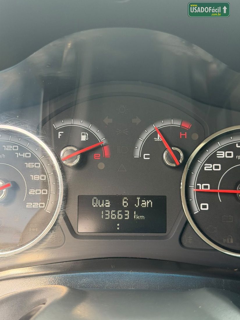Fiat Grand Siena Attractive 1.4 Evo Fire Flex 2014/2015 — foto 13 de 13