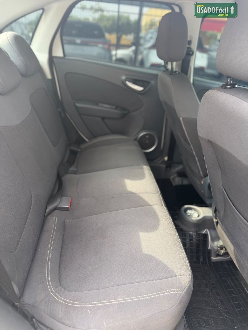 Fiat Grand Siena Attractive 1.4 Evo Fire Flex 2014/2015 — foto 9 de 13