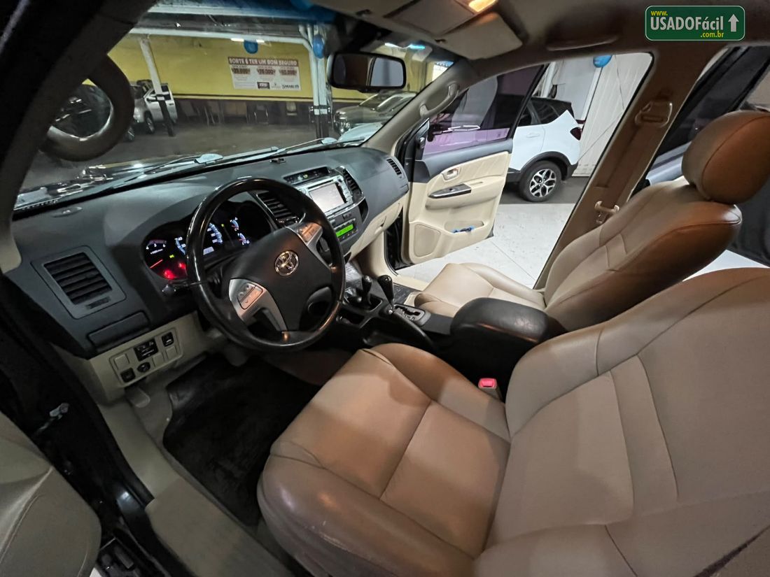 Toyota Hilux SW4 SRV D4-D 3.0 4x4 TDI Automático Diesel 2014/2015 — foto 13 de 16