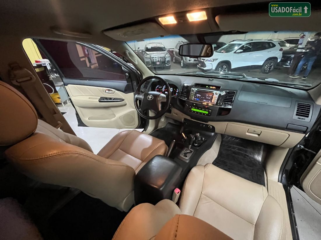 Toyota Hilux SW4 SRV D4-D 3.0 4x4 TDI Automático Diesel 2014/2015 — foto 14 de 16