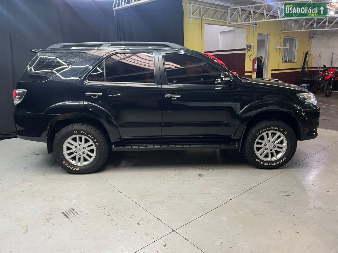 Toyota Hilux SW4 SRV D4-D 3.0 4x4 TDI Automático Diesel 2014/2015 — foto 8 de 16