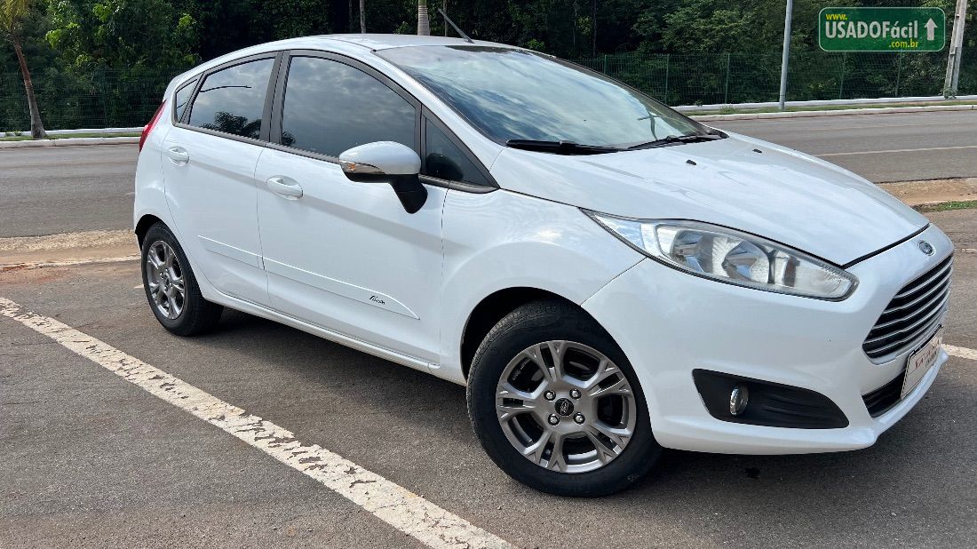Ford Fiesta Hatch 1.6 Automático 5P Flex 2015/2015 — foto 2 de 10