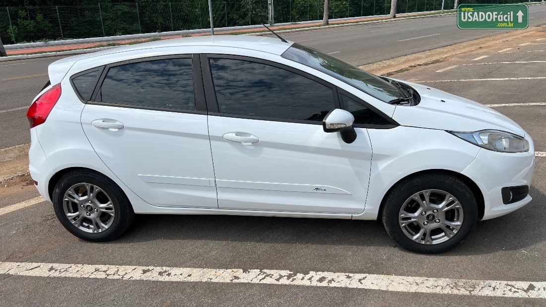Ford Fiesta Hatch 1.6 Automático 5P Flex 2015/2015 — foto 6 de 10