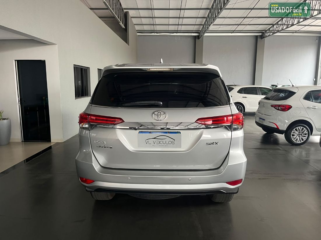 Toyota Hilux SW4 SRX 2.8 4x4 TDI Automático Diesel 2016/2017 — foto 3 de 10