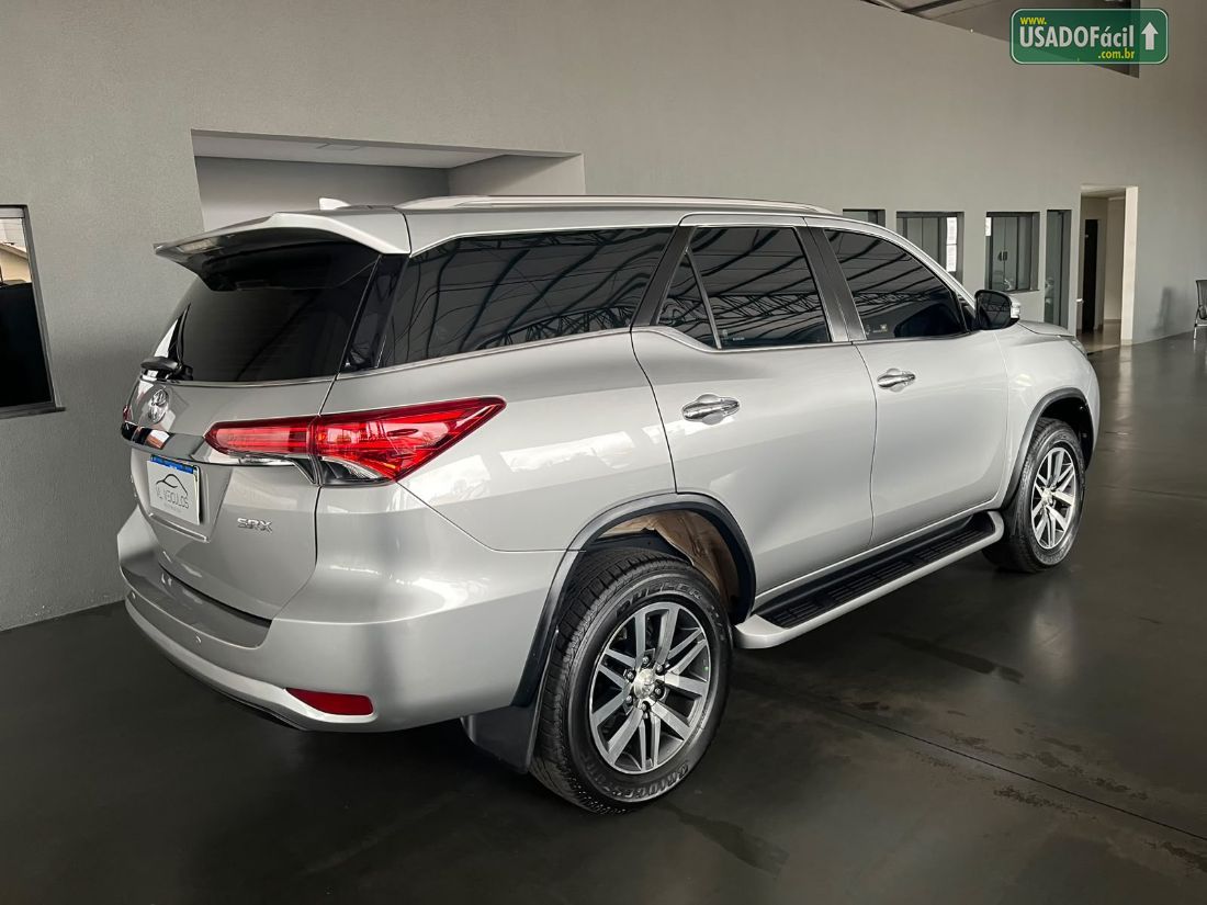 Toyota Hilux SW4 SRX 2.8 4x4 TDI Automático Diesel 2016/2017 — foto 4 de 10