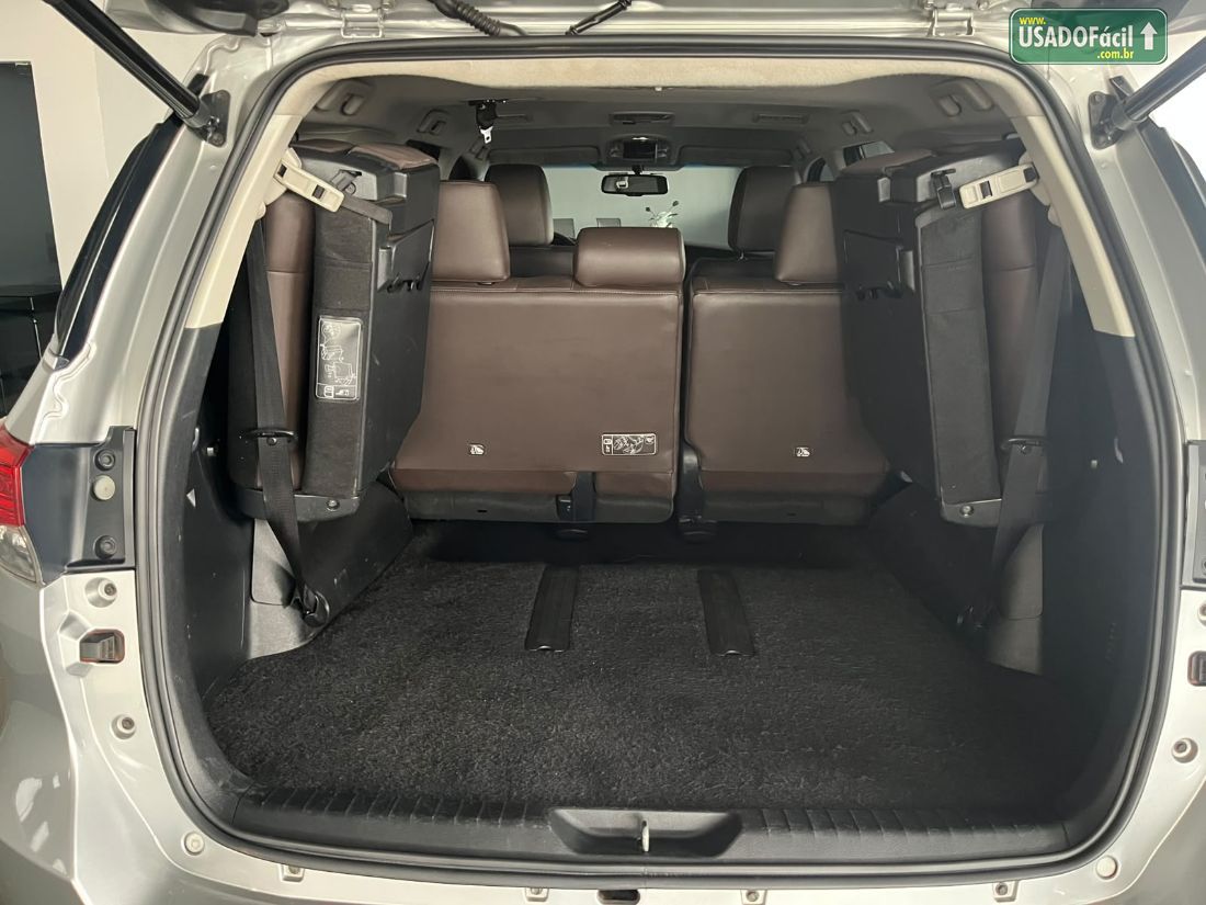 Toyota Hilux SW4 SRX 2.8 4x4 TDI Automático Diesel 2016/2017 — foto 6 de 10