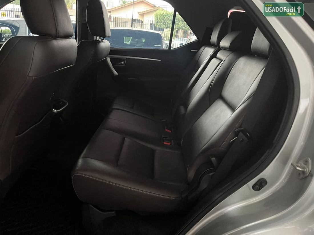 Toyota Hilux SW4 SRX 2.8 4x4 TDI Automático Diesel 2016/2017 — foto 7 de 10