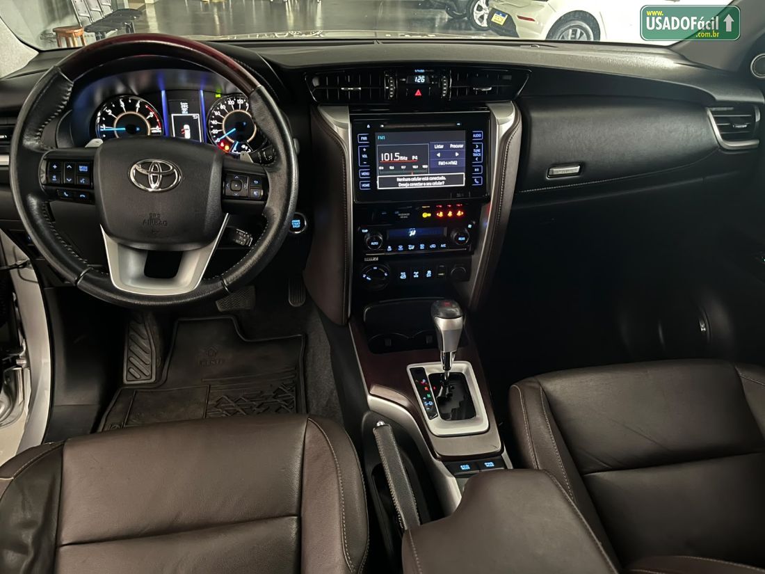 Toyota Hilux SW4 SRX 2.8 4x4 TDI Automático Diesel 2016/2017 — foto 8 de 10