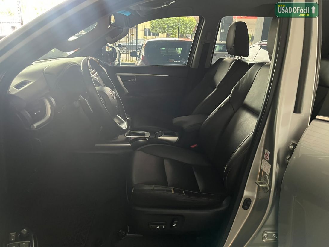 Toyota Hilux SW4 SRX 2.8 4x4 TDI Automático Diesel 2016/2017 — foto 9 de 10