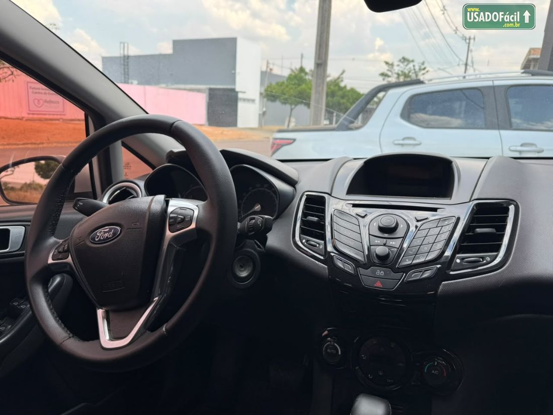 Ford Fiesta Hatch 1.6 Automático 5P Flex 2013/2014 — foto 6 de 12
