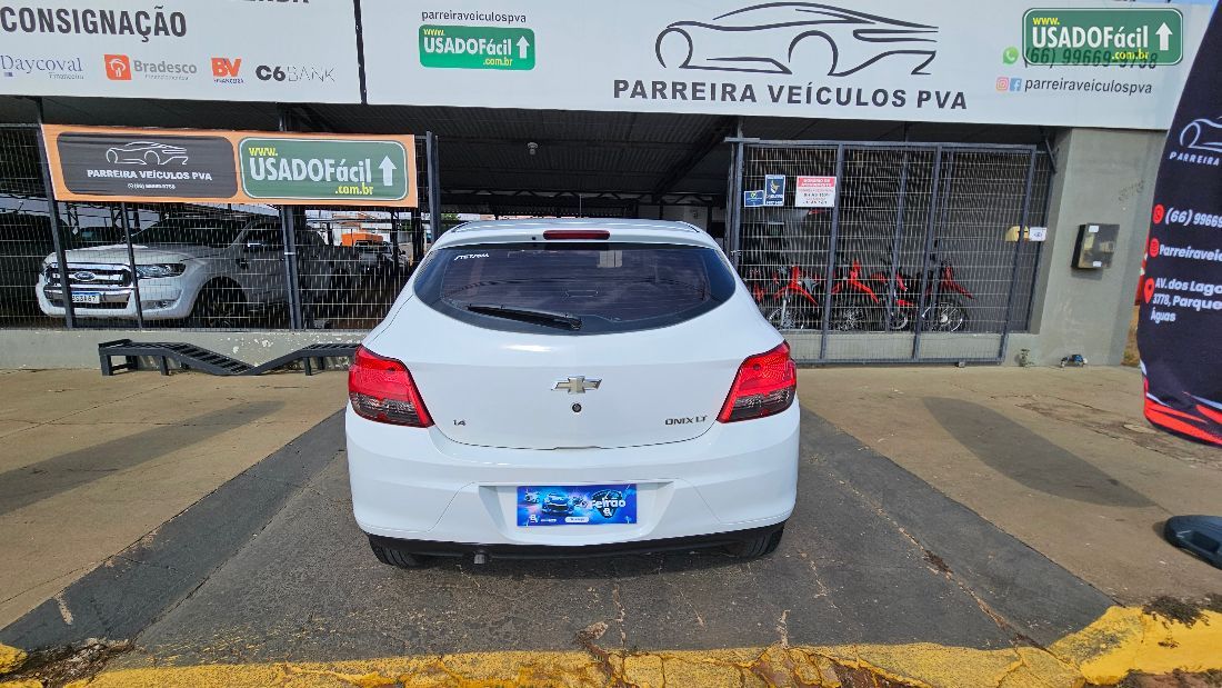 CHEVROLET/GM Onix Hatch LT 1.4 Mecânico Flex 2015/2015 — foto 5 de 15