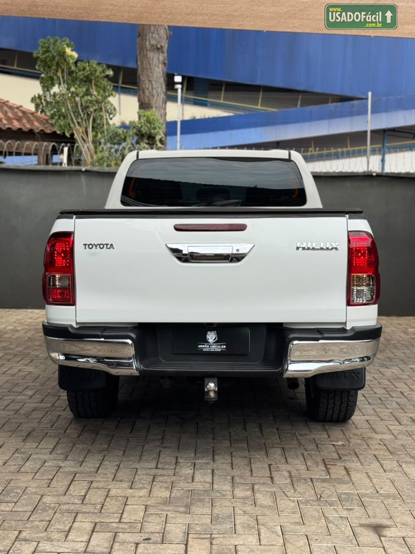 Toyota Hilux SR CD 2.8 4X4 TDI Automático Diesel 2017/2017 — foto 9 de 19