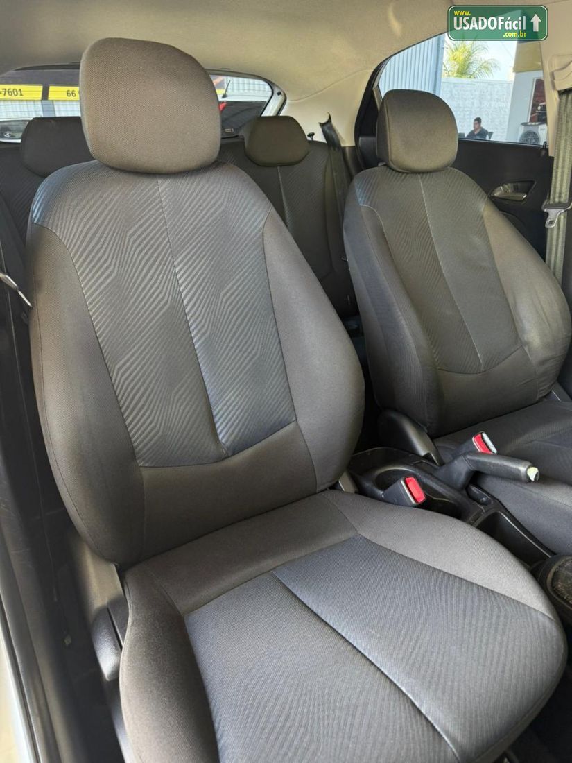 Hyundai HB20 Hatch Comfort Style 1.6 Mecânico Flex 2013/2014 — foto 9 de 11