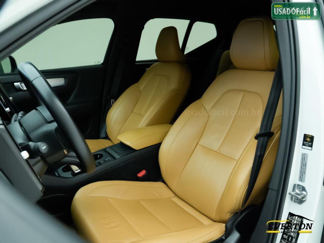 VOLVO Volvo XC 40 T-5 Momentum 2.0 252cv AWD 2019/2020 — foto 12 de 23