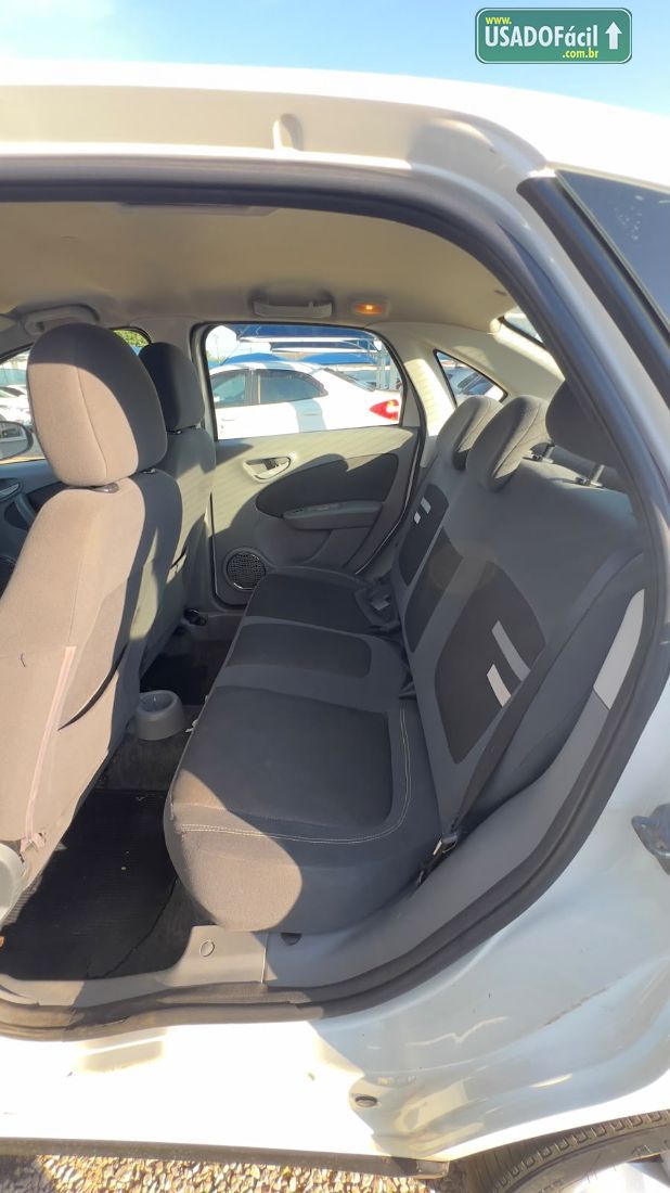 Fiat Grand Siena Essence Dualogic 1.6 Flex 2013/2014 — foto 10 de 11