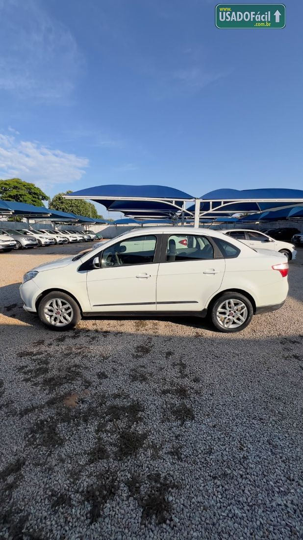 Fiat Grand Siena Essence Dualogic 1.6 Flex 2013/2014 — foto 2 de 11