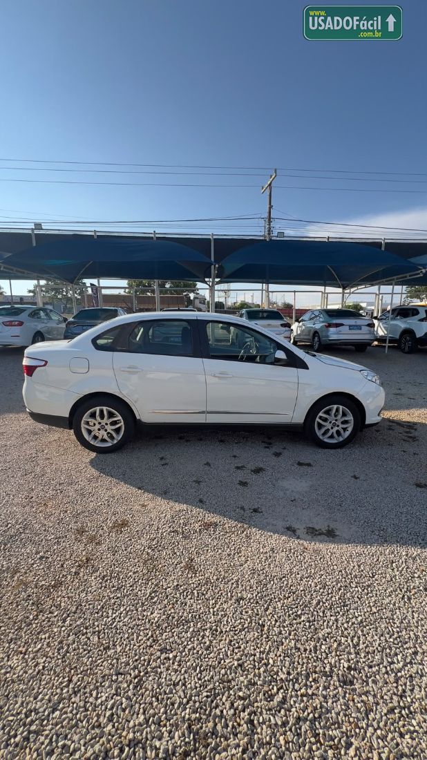 Fiat Grand Siena Essence Dualogic 1.6 Flex 2013/2014 — foto 6 de 11