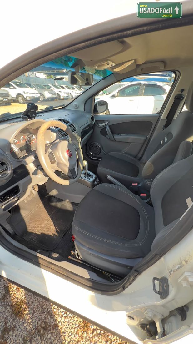 Fiat Grand Siena Essence Dualogic 1.6 Flex 2013/2014 — foto 9 de 11